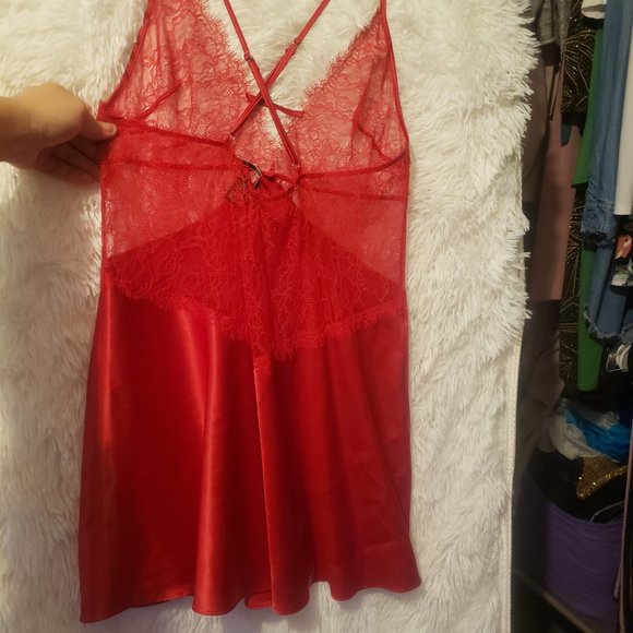 💋 Embrace Seduction! 💋 Victoria's Secret Lace Plunge Slip - Size MED in Red ❤️ - Picture 4 of 4